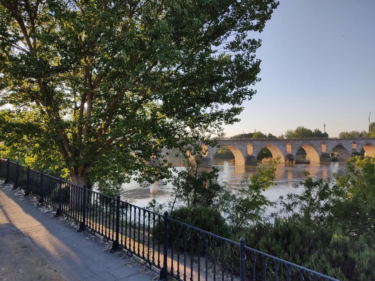 A Los Ojos Del Rio Duero ثامورا المظهر الخارجي الصورة