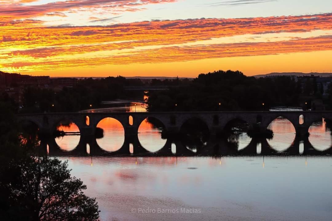 A Los Ojos Del Rio Duero ثامورا المظهر الخارجي الصورة