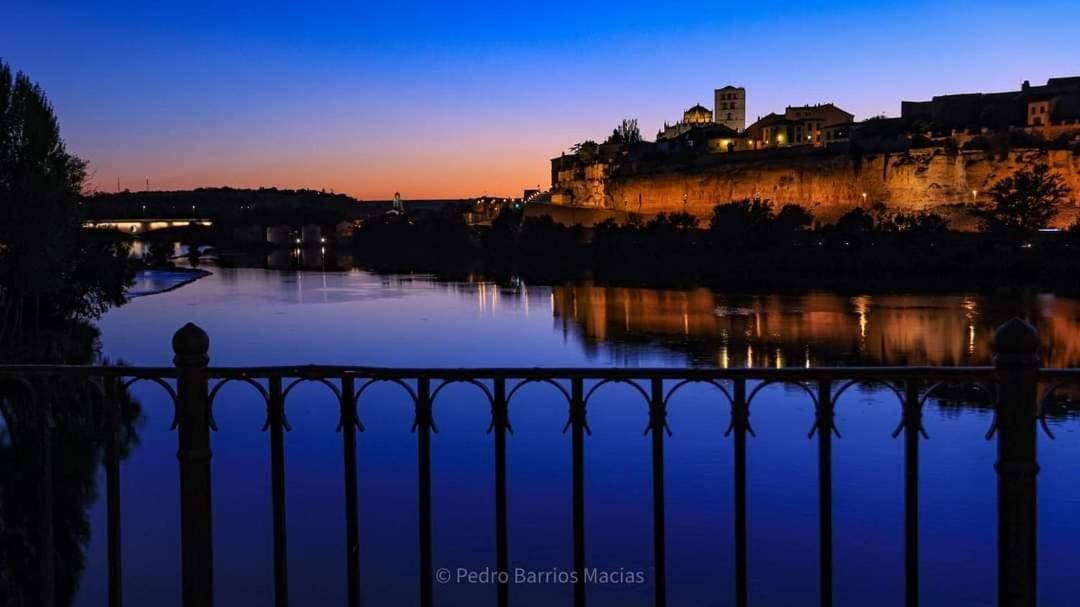 A Los Ojos Del Rio Duero ثامورا المظهر الخارجي الصورة