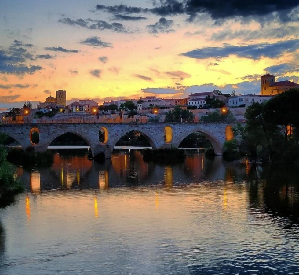 A Los Ojos Del Rio Duero ثامورا المظهر الخارجي الصورة