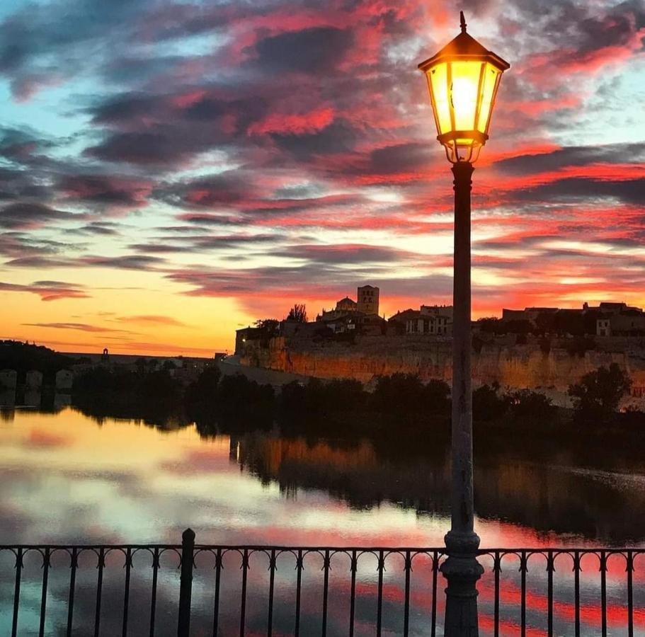 A Los Ojos Del Rio Duero ثامورا المظهر الخارجي الصورة