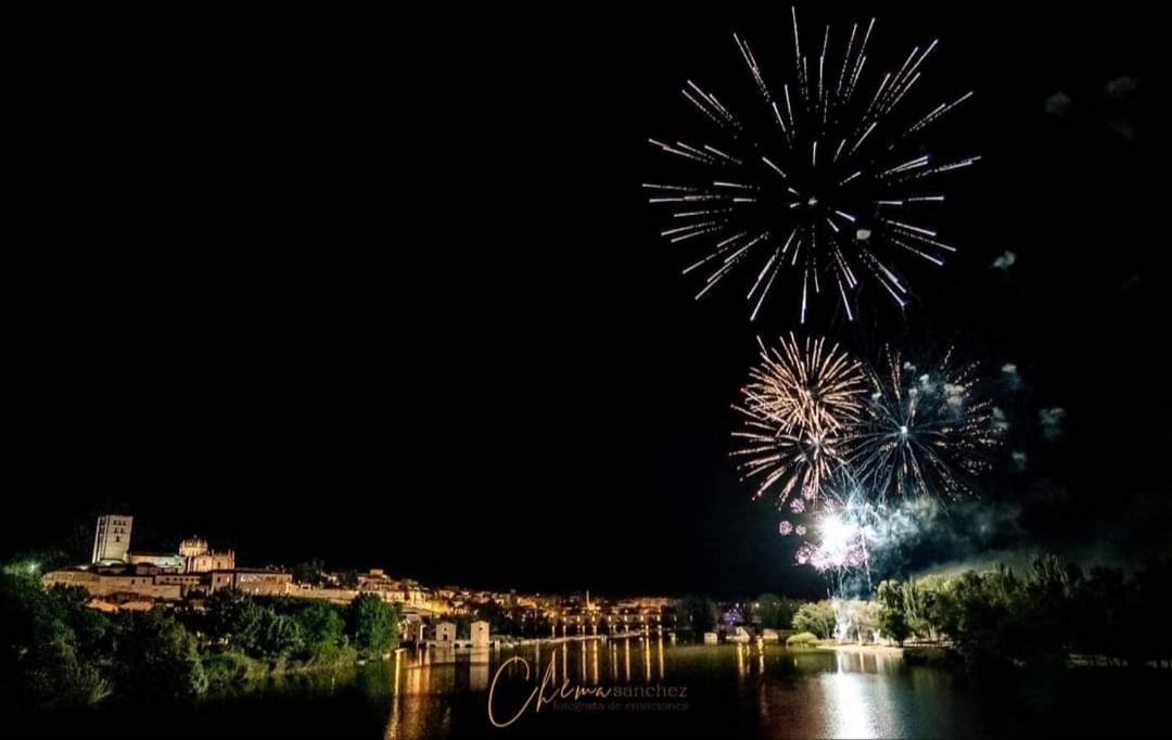 A Los Ojos Del Rio Duero ثامورا المظهر الخارجي الصورة