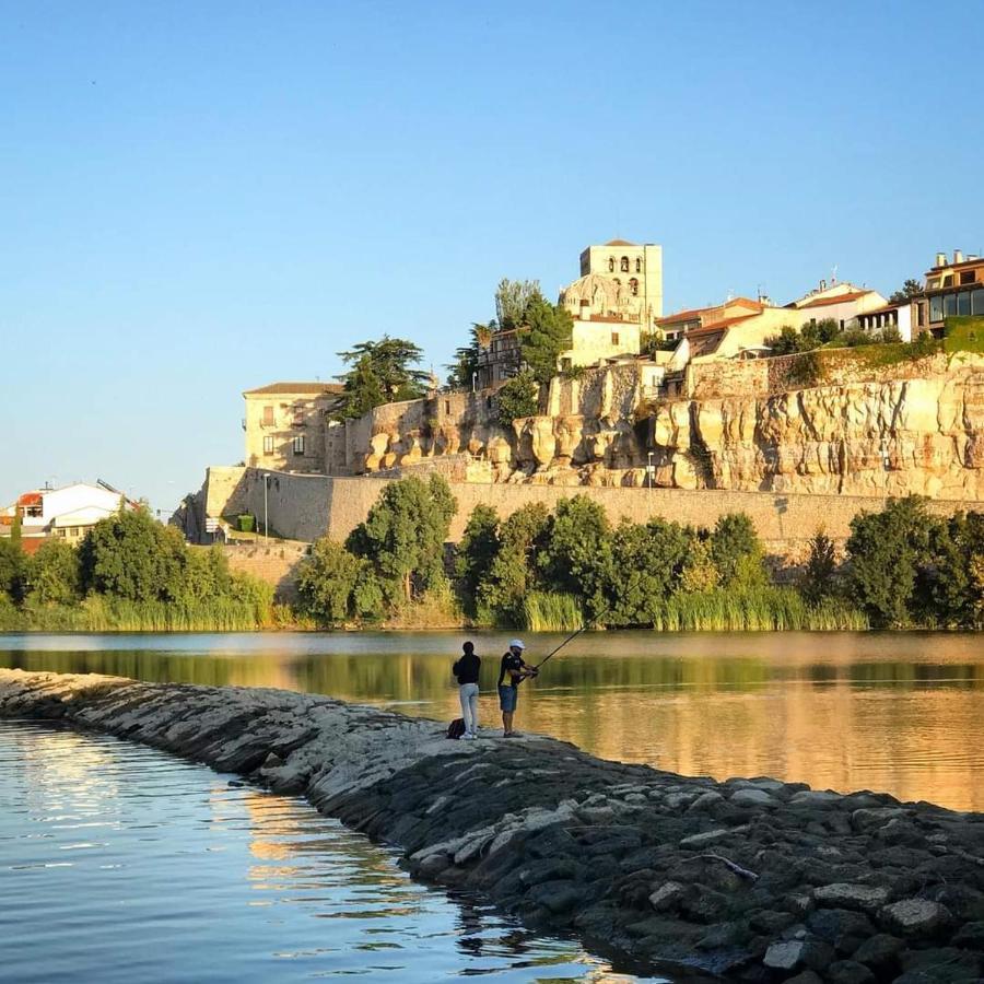 A Los Ojos Del Rio Duero ثامورا المظهر الخارجي الصورة