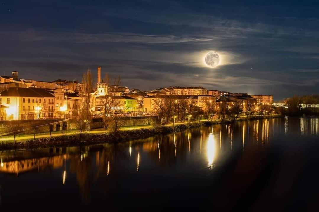 A Los Ojos Del Rio Duero ثامورا المظهر الخارجي الصورة