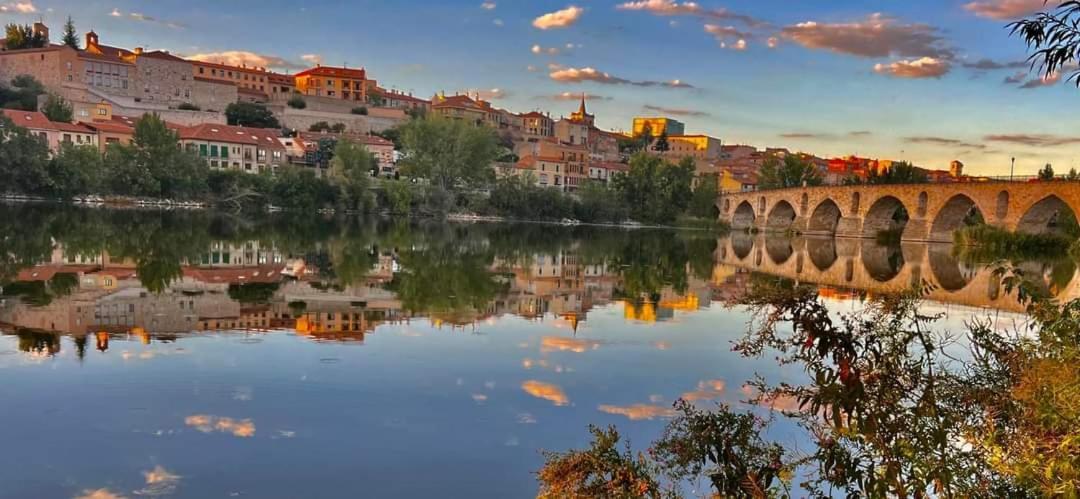 A Los Ojos Del Rio Duero ثامورا المظهر الخارجي الصورة
