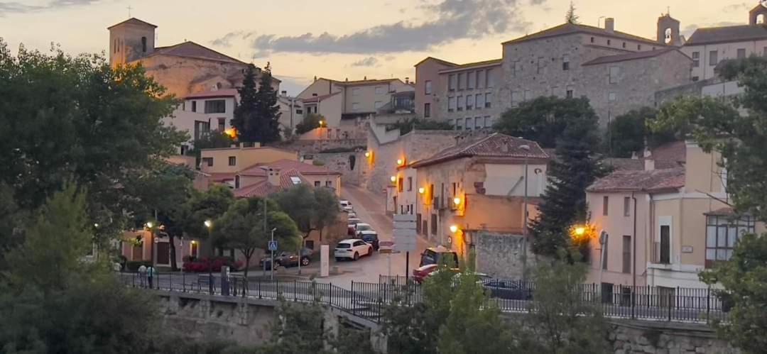 A Los Ojos Del Rio Duero ثامورا المظهر الخارجي الصورة