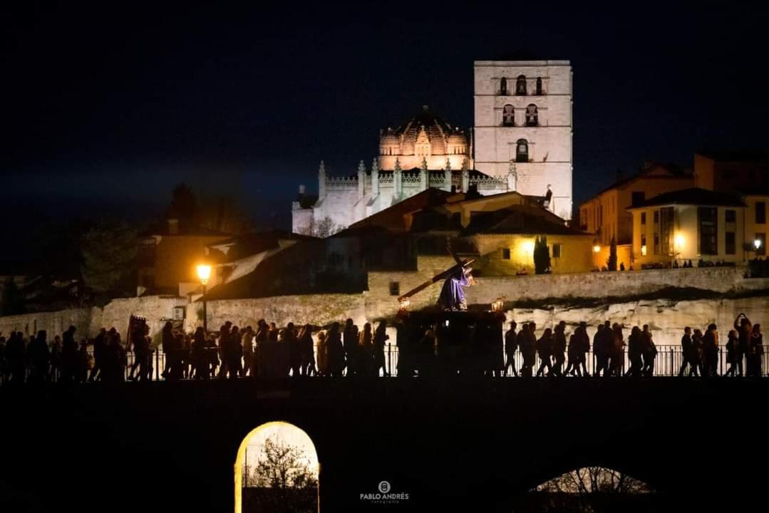 A Los Ojos Del Rio Duero ثامورا المظهر الخارجي الصورة