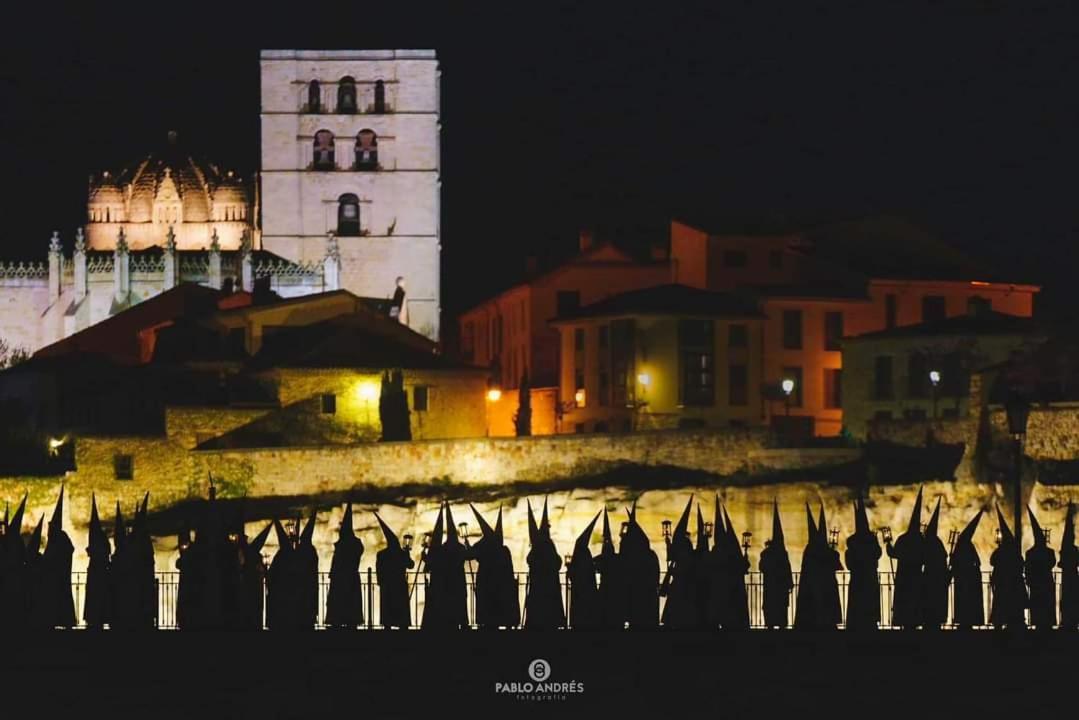 A Los Ojos Del Rio Duero ثامورا المظهر الخارجي الصورة