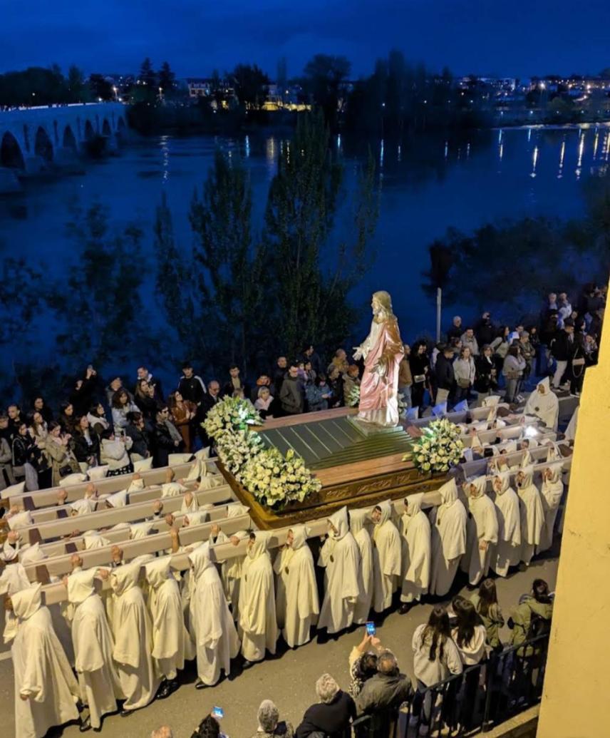 A Los Ojos Del Rio Duero ثامورا المظهر الخارجي الصورة